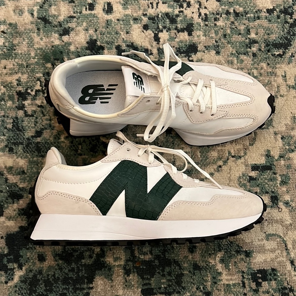 NWT New Balance 327 Women’s Sneakers